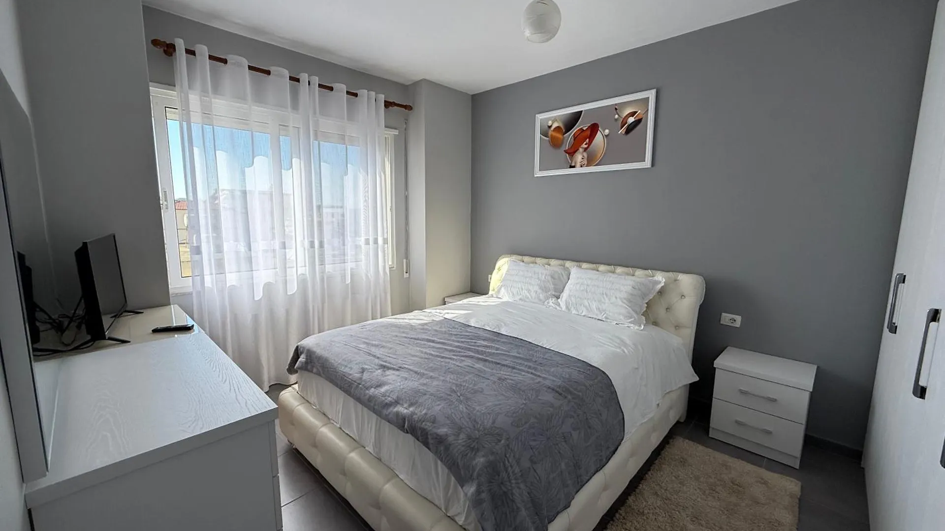 Lori'S Seaside Modern Apartment دراس